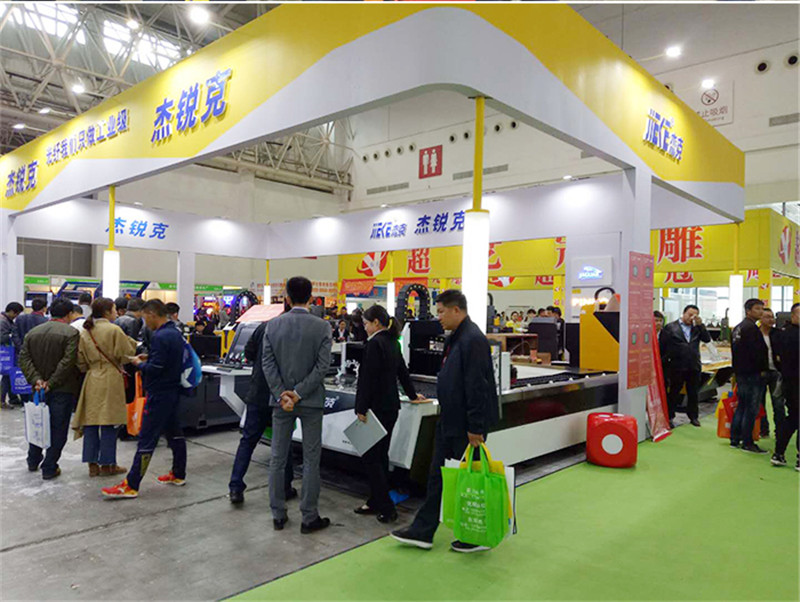 华体会电子数控参加2018年武汉广告展