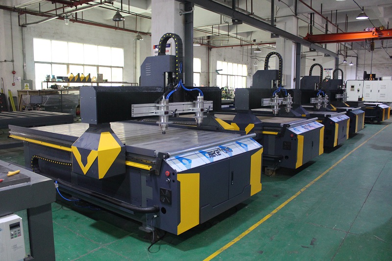 防雾PC镜片切割机定制 华体会电子数控助力医护行业提高产能