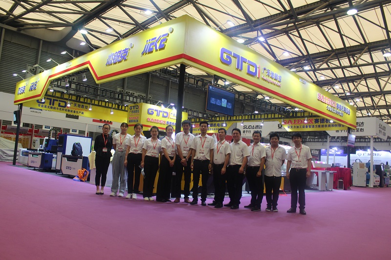 华体会电子数控带您直击2020上海广告展展会现场