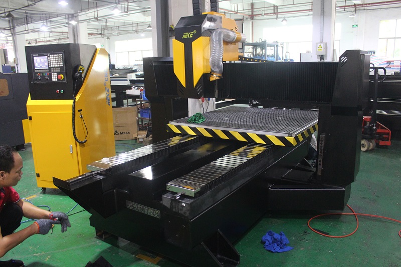 杰克铝板雕刻机 销售结束华体会电子的服务才刚开始